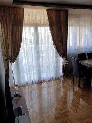 Izdaje se lux stan u ul. Kneza Milosa