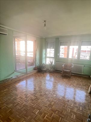 Lep trosoban stan, Blok 70