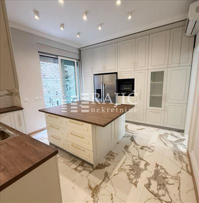 Luksuzan-Zmaja od Noćaja(Knez Mihailova)100m2,4.0