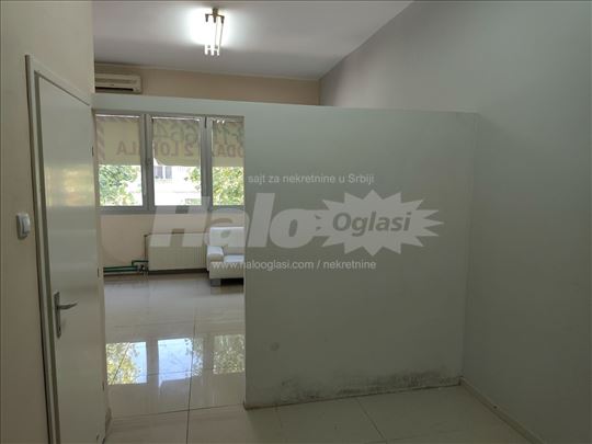 Moderan lokal 28m² – Cara Dušana 1, Nova Pazova 