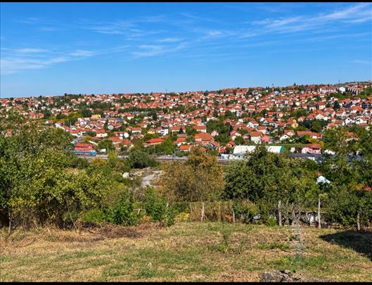 Resnik,prelep plac 16 ari i kuća 150 m2