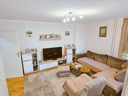 Zemun-Galenika, stan 65m2, 2.sprat