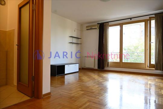 Crveni krst – Novogradnja, 55m²|Mirno i dvorišno