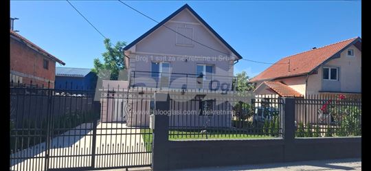 Kompletno renovirana i uknjižena kuća 180 m² Borča