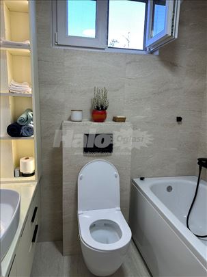 Prostor za izdavanje na Bagdali(pogled na park)