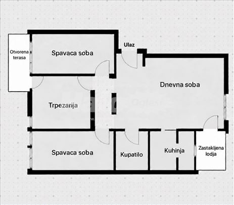 Renoviran četvorosoban stan-parking u dvoristu