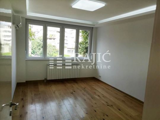 Stari grad,Cara Dušana,67m2,2.0-renoviran #2338