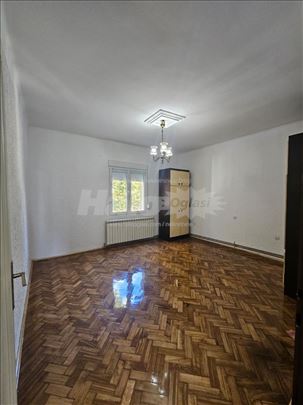 Vračar - Renoviran Polunamešten Stan