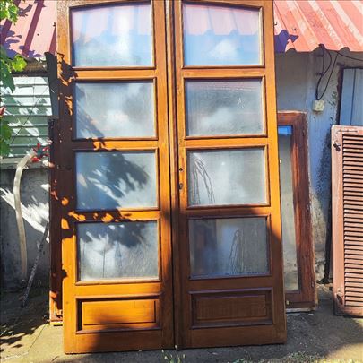 Drvena dvokrilna vrata stop sol staklo 