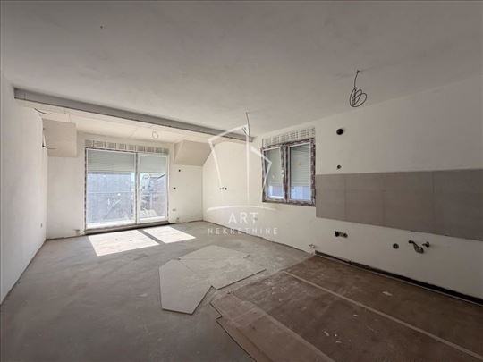 Dvoetažni stan u novogradnji, mereno 74m2, sa park