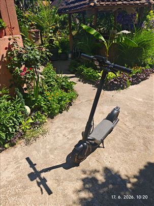Elektricni trotinet NAVEE N65