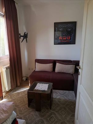 Garsonjera na Petlovom brdu!