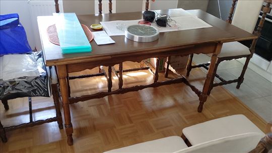 Komplet sto i stolice
