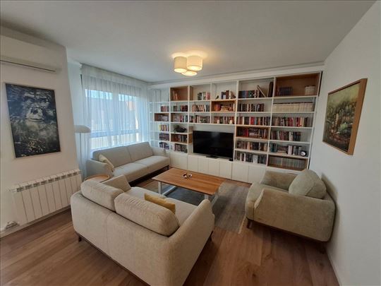 Luksuzan četvorosoban stan 126 m² – Pere Segedinca