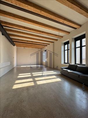 Pop Lukina, salonac 141 m2, dugi sprat, renoviran