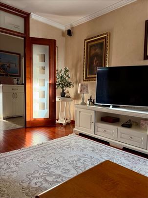 Prelep renoviran 3.0 stan, NBg kod reke