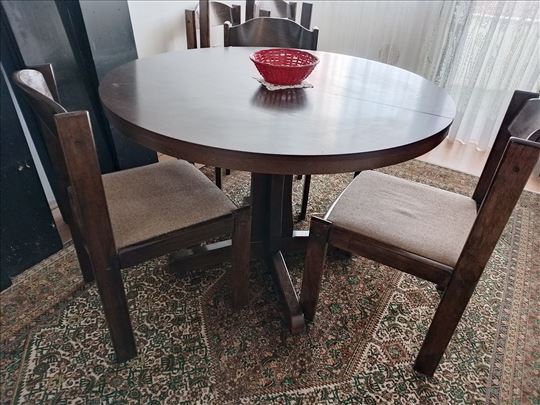 Trpezarijski sto sa stolicama