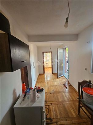 Uknjižen, 1,5s, 19m² + 23m² dvorište