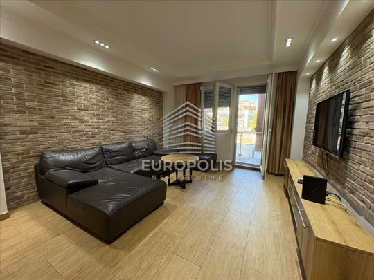 Uknjižen stan - Centar Stare Pazove–63 m² + 17 m²