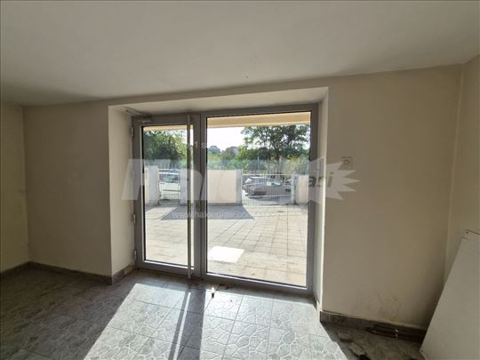 Ace Joksimović 103a, lokal 50m2 sa dvorištem