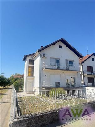 Spratna kuća – 174 m², plac 442 m²