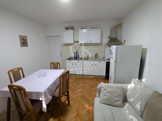 Banovo brdo, odlična lokacija- 2.5 stan kod parka
