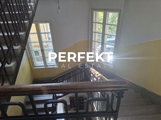 Centar, 119m2, salonski , prvi sprat, gas