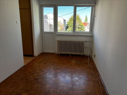Čukarica, Braće Škerović, 67m2, nenamesten
