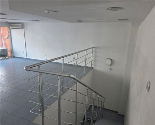 Izdaje se poslovni prostor,20+50 m2