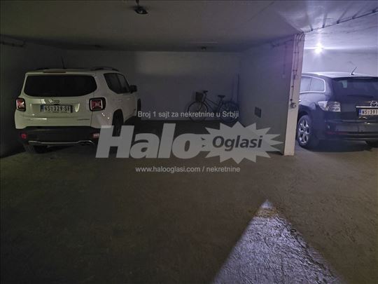Izdajem garažno mestu na Grbavici