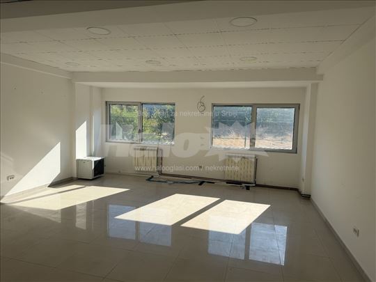 Kancelarijski prostor 570m2 za EUR6,00/m2 