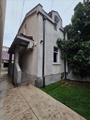 Kuća + 2 apartmana i parking