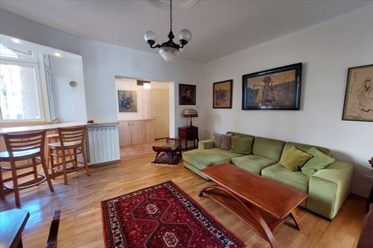 Renoviran stan,2 spavaće u blizini Pravnog,ID 9556