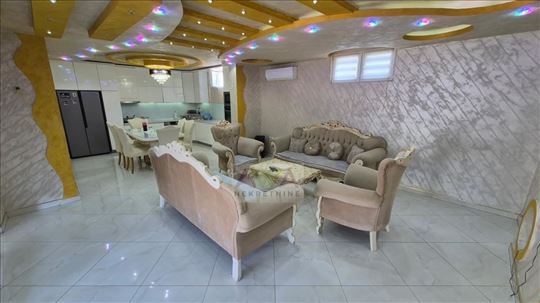 Sombor – etažirani stan 72 m² sa dvorištem