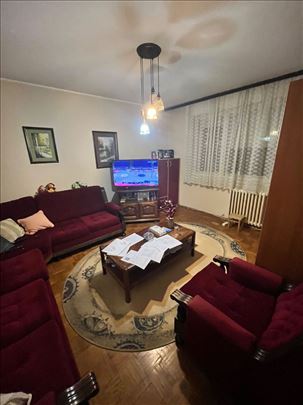 Stan u Zarkovu 77m2