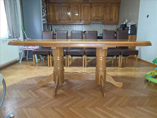 Trpezarijski sto na razvlačenje i 6 stolica (puno