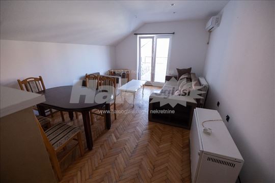 Borča – namešten trosoban stan, 70 m²“ + 40m2 ter