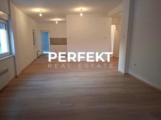 Centar, novogradnja, trosoban, 97m2, III, lift