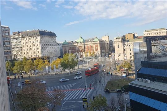 Dečanska 01 | Pogled na Trg | Troiposoban