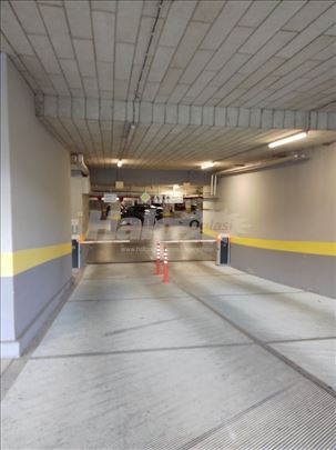 Izdajem garažno parking mesto u K Distriktu