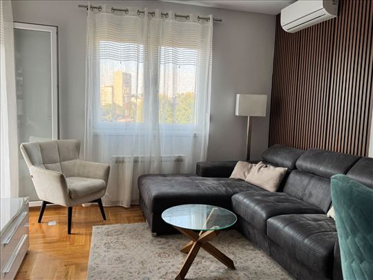 Kompletno namešten stan, 61m2, parking, 2 terase