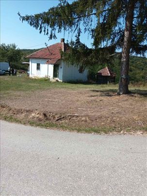 Lučani, selo Rti, 35m2, plus 3 ha zemljišta