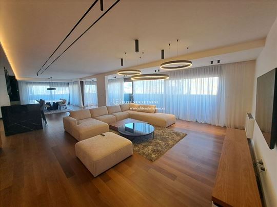 Petosoban lux penthouse,2 garazna mesta