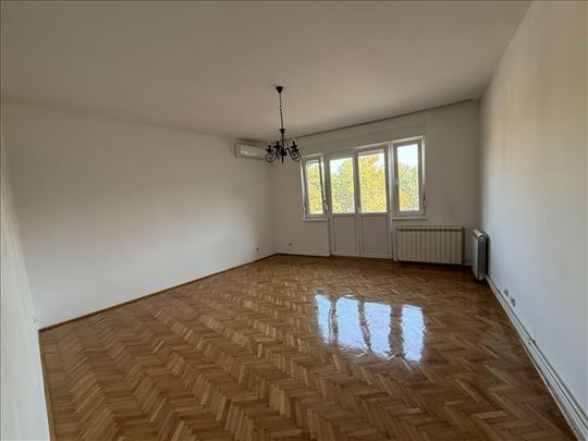 Pravni fakultet, komforan, može i pp, ID 26133