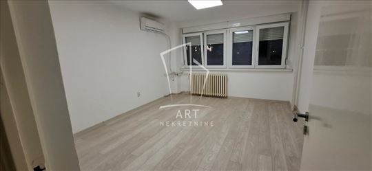 Renoviran i funkcionalan PP, 60 m2, u mirnom delu 