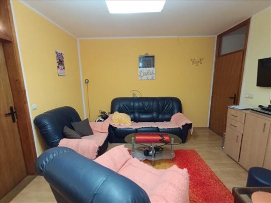 Stan sa dvorištem, Mladenovac, 46m2