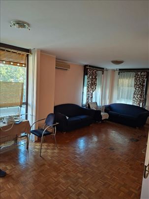 Trosoban stan na Novom Beogradu 69m2