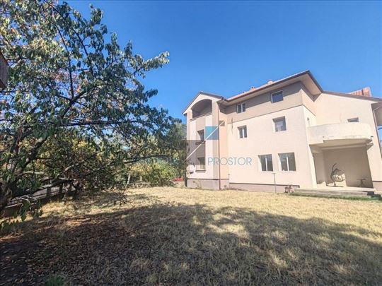 Voždovac, prostrana kuća od 550m2 na 11ari ID#1385