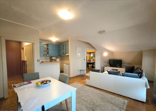 Blok 9a, Gramšijeva 2.5