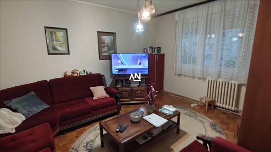 Čukarica, Žarkovo, ulica Trgovačka, stan od 77 m² 
